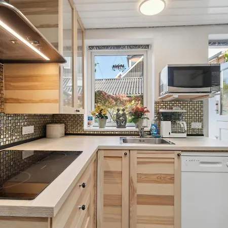 2 Bedroom Amazing In Lägenhet Allinge-Sandvig